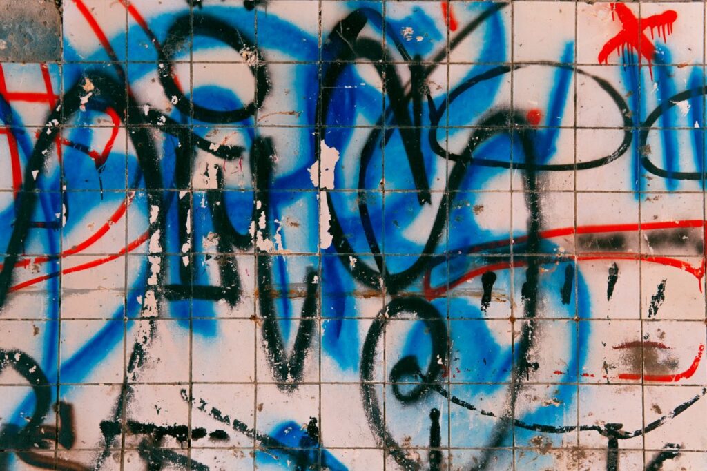 Rimozione graffiti su facciate condominiali a Roma